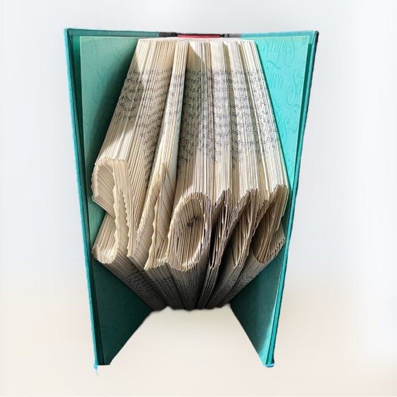 “Mom” 𝑯𝒂𝒏𝒅𝒎𝒂𝒅𝒆 Book Folding Gift! 🎁 - Picture 11 of 11